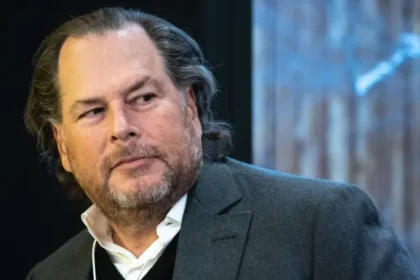 Salesforce Shares Plummet 20% After Missing Revenue Estimates and Offering Weak Guidance